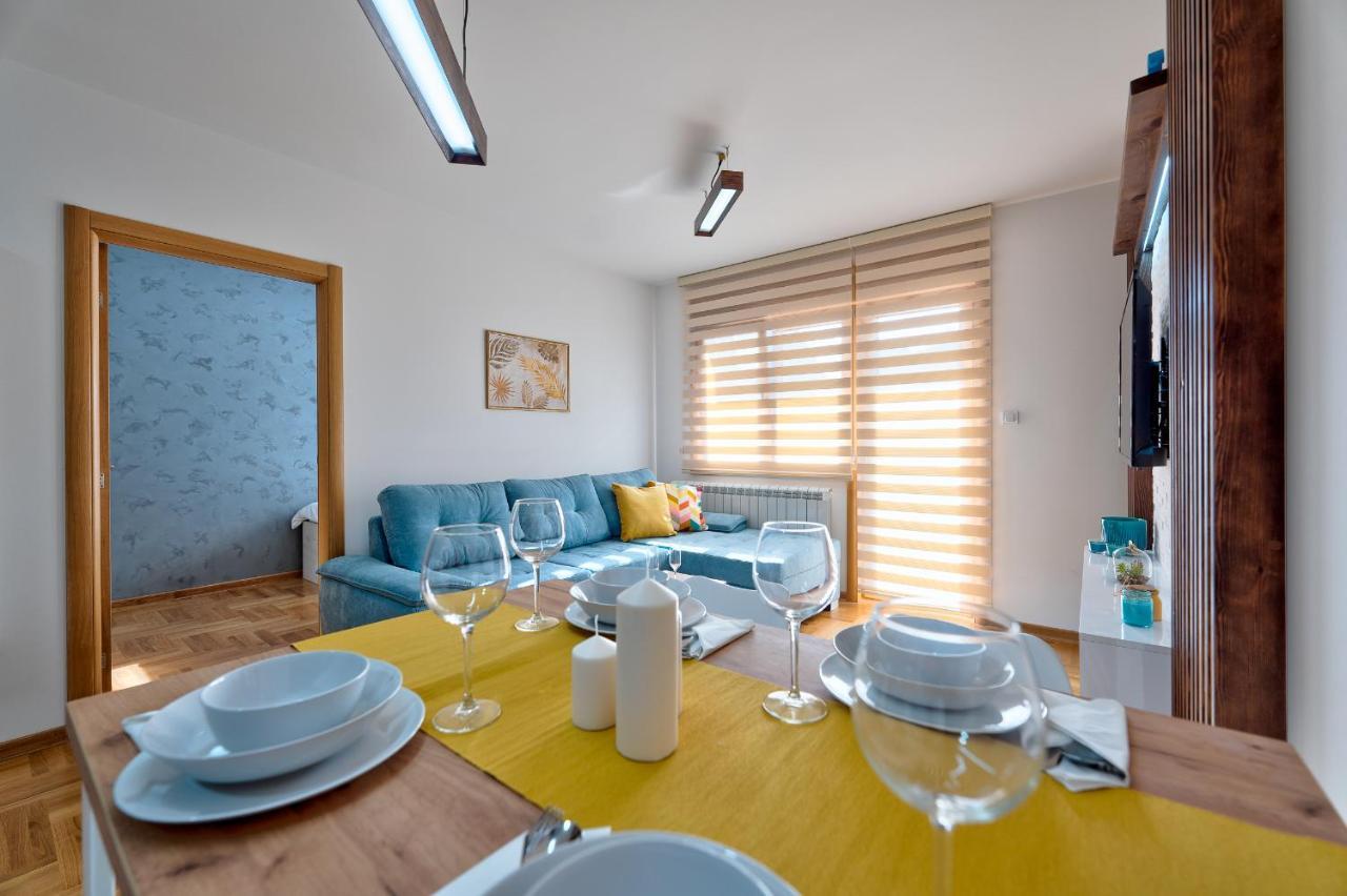 Iris Apartment *